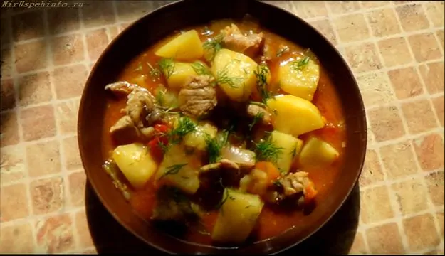 готовим жаркое из мяса овощей на сковороде