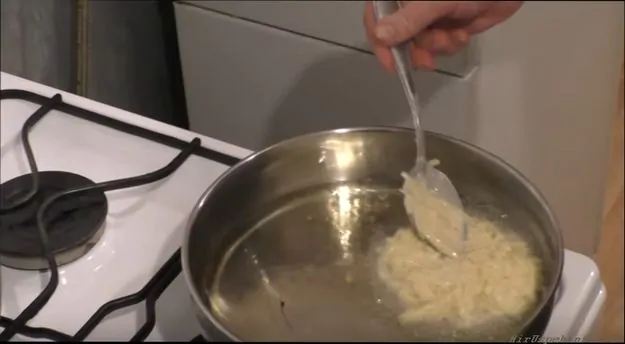ложку картофельного теста