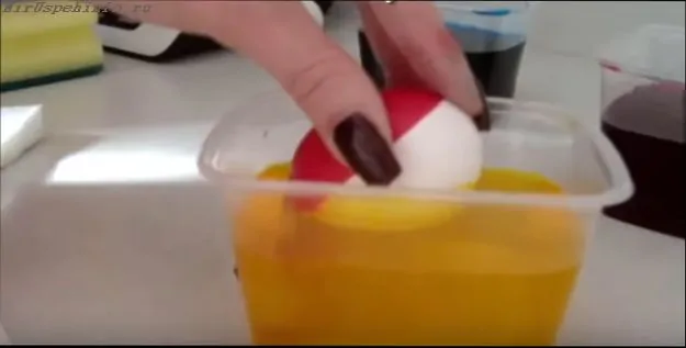 красиво покрасить яйца на Пасху