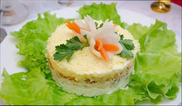 zakuska-iz-tvorozhnogo-salat-s-vetchinoj
