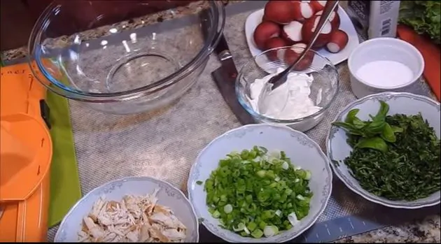 salat-s-redisom-posytnej-s-vetchinoj-i-ovoshhami