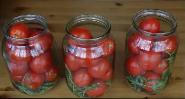 pomidory-na-zimu-v-bankah-bez-uksusa-i-sterilizacii