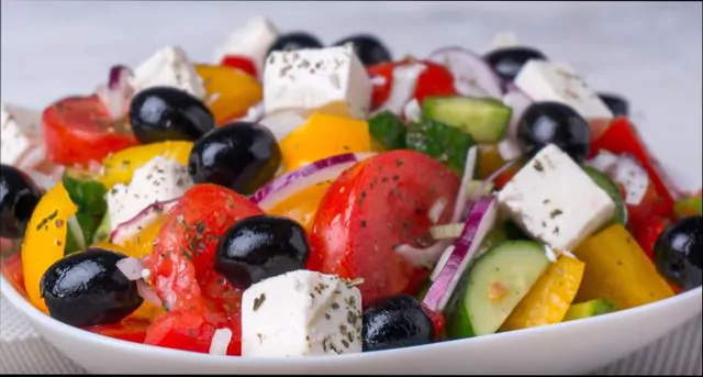 Греческий салат - Рецепты как вкусно приготовить греческий салат с брынзой