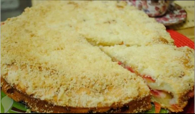 Рецепт яблочного пирога на сметане с изюмом