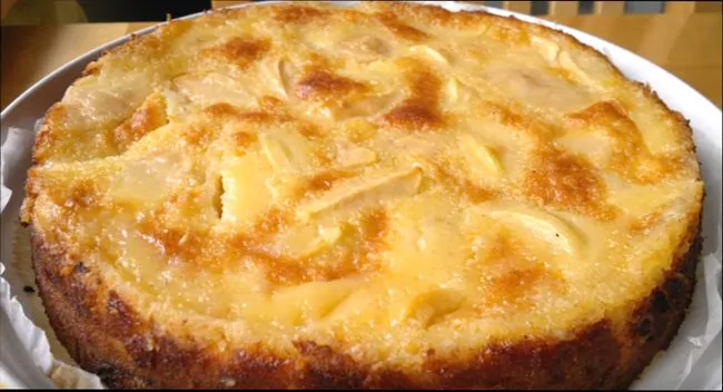 Яблочный пирог на кефире и на сметане в духовке