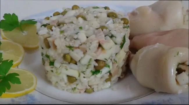 Салат с кальмарами — простые пошаговые рецепты вкусного салата из кальмаров с фото