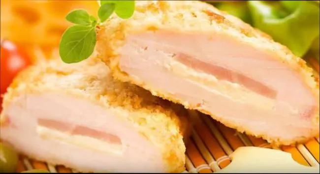 Горячие блюда - Куриная грудка, выполненная по принципу Кордон Блю