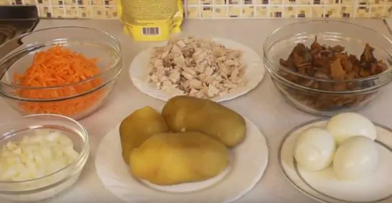 Салат с курицей и грибами - ингредиенты