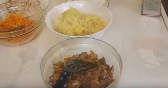 как-сделать-салат-из-курицы-с-грибами