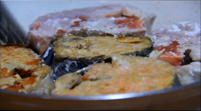 Классический рецепт - рыба под маринадом из моркови и лука, приготовленная на сковороде