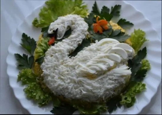 Салат из курицы с маринованным огурцом