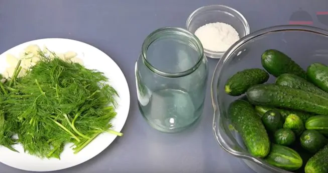 Рецепт малосольных огурцов в соевом соусе с чесноком и зеленью