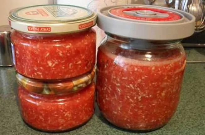 Ароматная аджика с томатами и хреном