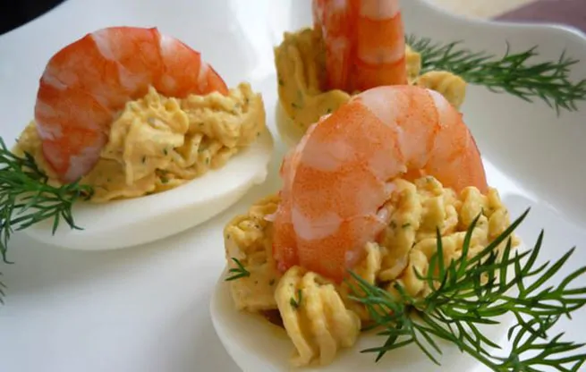 Яйца, фаршированные морепродуктами