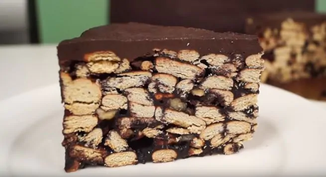 Шоколадный торт без выпекания с маслом из арахиса