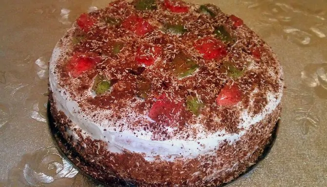 Бисквитный торт со сметанным кремом украшаем желейными кубиками