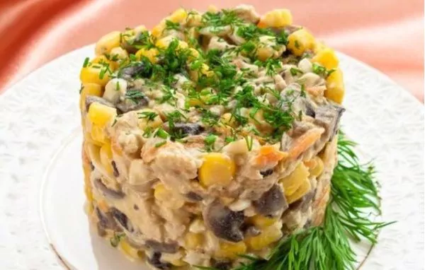 Салат с грибами и кукурузой — все лучшие рецепты